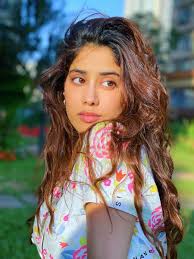 Janhvi kapoor shared a bunch of fresh pictures of hers on the occasion of world environment day. This Picture Of Sonam Kapoor And Janhvi Kapoor Is Too Cute To Handle Articlexyz Com