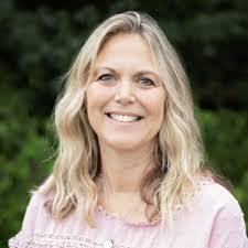 Kathy Herrera's Instagram, Twitter & Facebook