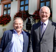 Seit ende der sechziger jahre erfreut fritz wepper das fernsehpublikum mit zahlreichen rollen in serien und fernsehspielen. Kloster Kaltenthal Alias Landshut Feiert Jubilaum Stadt Wieder Szenenmittelpunkt Des Serienrenners Klartext La
