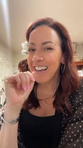 Shelly Dow's Instagram, Twitter & Facebook