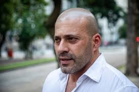 Daniel Silveira foi à igreja agradecer liberdade antes de ser preso  novamente