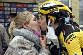 Maakt hij zijn favorietenstatus waar? Wout Van Aert Verwelkomt Zoontje Georges Wielrennen Sportmagazine