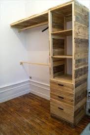 Low Cost Diy Closet For The Clothes Storage Pallets De Madera Hacer Un Armario Ropero De Madera