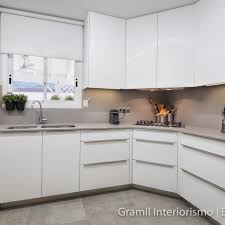 Nuestras ideas de diseño para cocinas te ofrecen todo tipo de posibilidades en estilo, colores y tamaño. Cocinas En L 7 Ejemplos Con Disenos Que Te Inspiraran Fotocasa