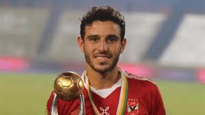 من جهة أخرى، يتواجد علي معلول على مقاعد بدلاء الأهلي لأول مرة منذ إصابته أمام بايرن ميونيخ في كأس العالم للأندية، وكذلك حمدي فتحي العائد من الإصابة. Ø£ÙˆÙ„ Ø±Ø¯ ÙØ¹Ù„ Ù…Ù† Ø­Ù…Ø¯ÙŠ ÙØªØ­ÙŠ Ø¹Ù„Ù‰ Ø¹Ø¯Ù… Ø¸Ù‡ÙˆØ±Ù‡ ÙÙŠ ÙÙŠÙ„Ù… Ø³Ø± Ø§Ù„ØªØ§Ø³Ø¹Ø© Ø´Ø§Ù‡Ø¯
