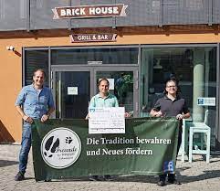 Brick house is a gorgeous nicaraguan puro crafted with a dark. Brick House Schweinfurt Spendet 546 Euro Vom Burgeressen An Die Wildparkfreunde Lokale Nachrichten Aus Stadt Und Landkreis Schweinfurt
