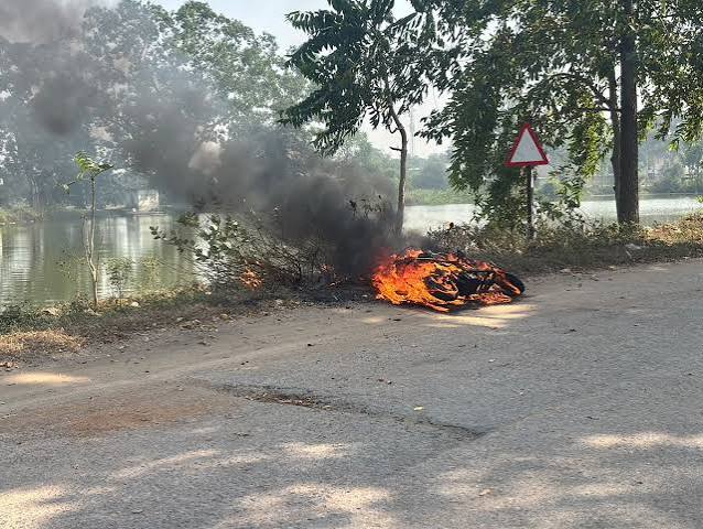 Korba Electric Scooter Fire Video | Siblings Jump to Save Lives