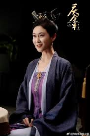 演完宋轶小妈又演赵今麦小妈，41岁的她女人味十足，可温柔可凶悍-腾讯新闻