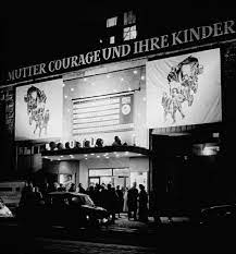 Busch und helene weigel singen bettellied der großen geister, mutter courages lied. Mutter Courage Und Ihre Kinder Wikiwand