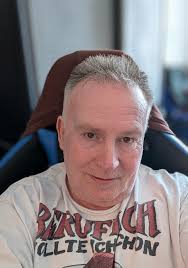 Hi im new here im working in Singapore i searching honest gf love say hi  text me i will reply to you 💕