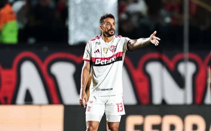 Flamengo acerta renova&ccedil;&atilde;o de Danilo