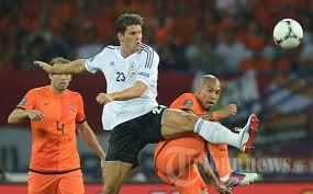 Seperti kita ketahui, piala eropa 2012 hanya tinggal menunggu waktu beberapa minggu lagi. Belanda Vs Jerman 1 2 Jalannya Pertandingan Tribunnews Com Mobile