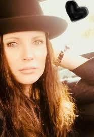 Erin Evelyn's Instagram, Twitter & Facebook