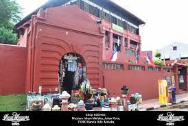 Laman web rasmi pejabat daerah dan tanah melaka tengah. Located At Muzium Islam Melaka Near To Ibu Pejabat Polis Daerah Melaka Tengah Photo De Sweet Souvenirs Creative Trading Malacca Tripadvisor