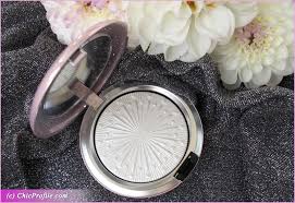 Mac Let It Glow And Flare For The Dramatic Extra Dimension Skinfinish Reviews Live Swatches Makeup Looks Beauty Trends And Latest Makeup Collections Chic Profile I had used grammarly while writing an essay and it corrected my original phrase flair for the dramatic to flair for the dramatics.