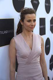 Linda Cardellini Looks Great On The Red Carpet See Her Reunite With The Cast Of Freaks And Geeks At The 2015 Tv Land Awar Celebs Hollywood Actresses Actresses