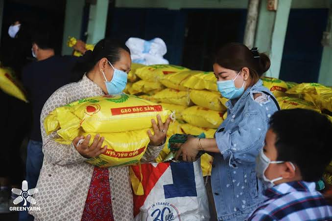 Hoạt Động Từ Thiện: Greenyarn Bảo Lân Trao Gạo Cho Bà Con