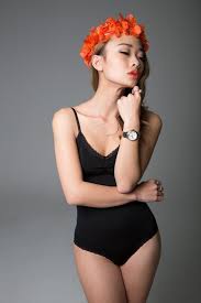Basic Tips For Posing Female Models Female Pose Reference Figure Poses Model Poses