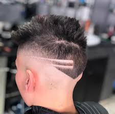 I very long bob e i caschetti lunghi ad esempio, sono la punta di diamante di questa sezione della moda capelli, che ad ogni stagione conquista . Graffi Su Razor Fade Con Punta Evidente Sulla Nuca Parrucchieria Per Uomo Dacci Un Taglio Di Angelo Di Parrucchieria Per Uomo Dacci Un Taglio Di Angelo Di Miceli Facebook