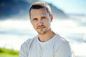 The lives and loves of residents in the fictional australian town of summer bay. Neighbours Star Harley Bonner Joins Home And Away As New Doctor Metro News