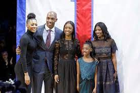 Married to his wife piper riley billups, chauncey billups has an estimated net worth of above $40 million as of 2019. Chauncey Billups Gets No 1 Jersey Retired By Detroit Pistons The Denver Post