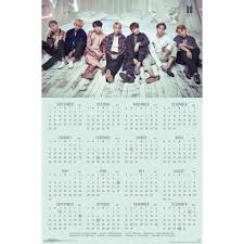 Ver más ideas sobre dibujos bonitos, fondos de pantalla de juegos, fondo de pantalla animado. Bts Shop By Brand Calendario Para Imprimir Gratis Foto Bts Portadas Para Libretas