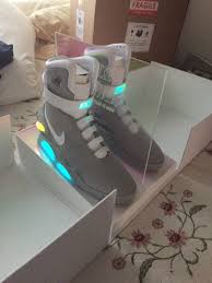 It is a replica of a shoe featured in the film back to the future part ii. Ø±ØºØ¨Ø© ÙˆØ¬Ø¹ Ø£Ø³Ù†Ø§Ù† Ù…Ù‚Ø§Ø±Ù†Ø© Nike Mags Price 2020 Porkafellas Com