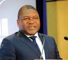 Foi-se o crítico e versátil