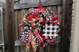 Put a wreath on it! How To Make A Beautiful Mesh Wreath That S Not Like All The Others