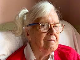 Helen Cerda's Instagram, Twitter & Facebook