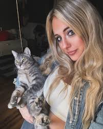 Abbey Scott (@theabbeyscott) • Instagram photos and videos