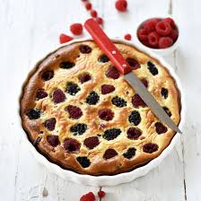 Clafoutis Aux Amandes Et Fruits Rouges Regilait Recette Clafoutis Aux Fruits Recette Gateau Fruit Recette Clafoutis