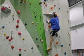 Offers memorable sightseeing tours, activities, and luxury transportation services in jasper, edmonton, lake louise, banff and calgary. Dubai Rock Climbing At Business Bay