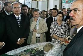 Simone nassar tebet (três lagoas, 22 de fevereiro de 1970) é uma advogada, professora e política brasileira, atualmente senadora da república pelo estado do mato grosso do sul, eleita pelo mdb, seu primeiro e único partido. Ramez Tebet Wikipedia A Enciclopedia Livre