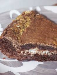 Voici Donc Un Gateau Au Chocolat Avec Une Couche De Noix De Coco Tres Moelleux Recette Dessert Gateau Bounty Recette Dessert Noix De Coco Chocolat Noir