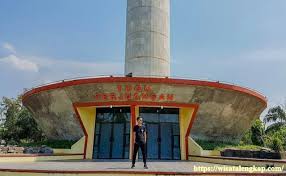 Agung fantasi waterpark merupakan waterpark yang masih sangat baru dan baru dibuka pada 2016, namun sudah menjadi waterpark terbesar di taman tjimanoek sendiri berada di jalan cimanuk, margadadi, kecamatan indramayu, kabupaten indramayu, jawa barat, jadi anda bila ingin melihat. 32 Tempat Rekomendasi Wisata Di Indramayu Paling Hits Terbaru Situs Informasi Kedokan