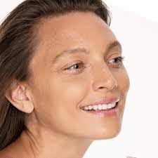 Rebecca Pierpoint's Instagram, Twitter & Facebook