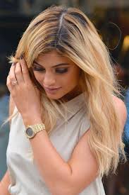 Kylie Jenner Hair Honey Blonde Hair Color Honey Blonde Hair Dark Roots Blonde Hair