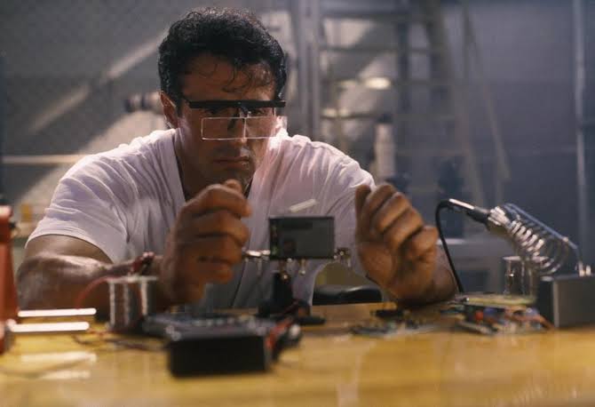 THE SPECIALIST' (1994 Review) Is It So BAD That It's ACTUALLY GOOD?
