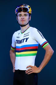 Ineos grenadiers komt met twee kopmannen naar de brabantse pijl. Thomas Pidcock Ciclista Britanico Del Ineos Grenadiers