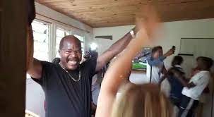 Gaston barreau, rené bonnet, étienne jourde, et robert lemaître sont les seuls joueurs à avoir porté le brassard de capitaine de l. La Famille Varane Celebre Les Buts Des Bleus L Equipe