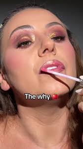 Replying to @elena calore Rose Gold 👄 #viralmakeup #makeuptips