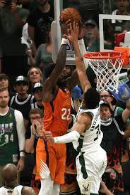 Giannis antetokounmpo threw down a dunk, and in the background of an amazing photo that the milwaukee bucks tweeted, lebron james can be seen sitting courtside. Zeat6a35m4lpcm