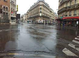 Depuis aout 2015 les parking sont payants a paris au mois d'aout ! Y A Quelqu Un A Paris Au Mois D Aout De Nicher