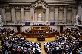 Presidente do parlamento nacional aniceto longuinhos guterres lopes. Parlamento Portugues Unanime No Louvor Aos Treinadores Jesus E Fernando Santos Jornal Mundo Lusiada