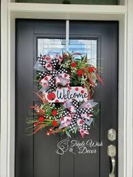 Imagine waking up in the summer mornings, sitting on the front porch sipping hot tea or coffee while being surrounded with artificial floral wreaths and garlands. 10 Fabulous Summer Wreaths For Your Front Door 3 Little Greenwoods