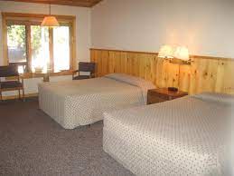 As the name itself suggests, pinecrest is surrounded by pine trees, adding to the wonderful natural feel of your surroundings. Pinecrest Lodging Pinecrest Lake Resort