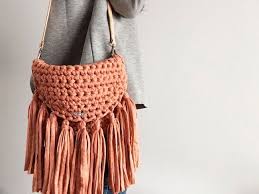 Solo necesitas comprar los materiales, escoger el modelo que quieres tener entre tu tutoriales para tus bolsos de trapillo. Bolsas Tejidas Con Trapillo Off 66