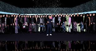 Guardi film e serie in streaming? Armani Homage To The East In Streaming Mffashion Com