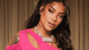 Gretchen abre processo contra doutora Pepeca